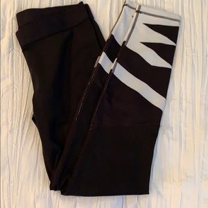 Gap Fit gfast Black Leggings with White Pattern